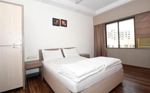 Book Trustedstay Service Apartments in Mumbai | Bed room